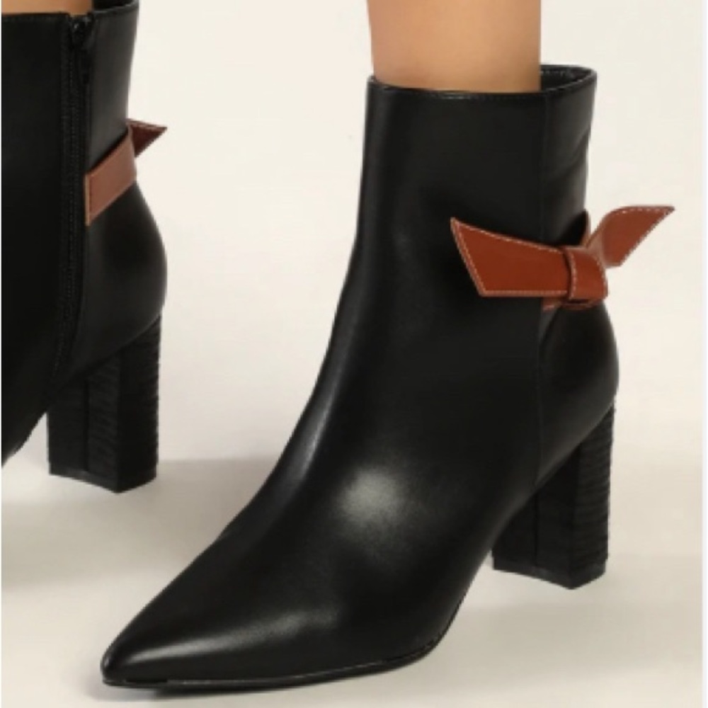 Lulus | Knota Black Pointed Toe Booties - Picture 4 of 8